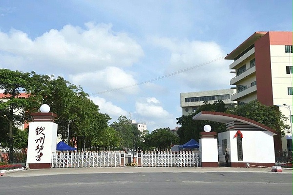 钦州幼儿师范高等专科学校上床下桌公寓床